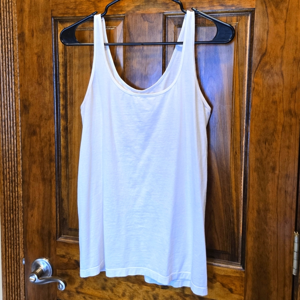 Old Navy Fitted White Tank EUC Medium
